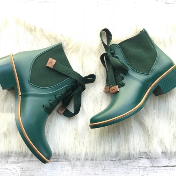 Bernardo Shoes - Sale! NWOT Bernardo Lacey Rain Booties